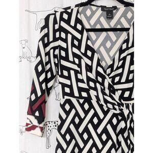 WHBM Dress Womens 2 Black White Red Geometric Boho Edge Romantic 90s Preppy